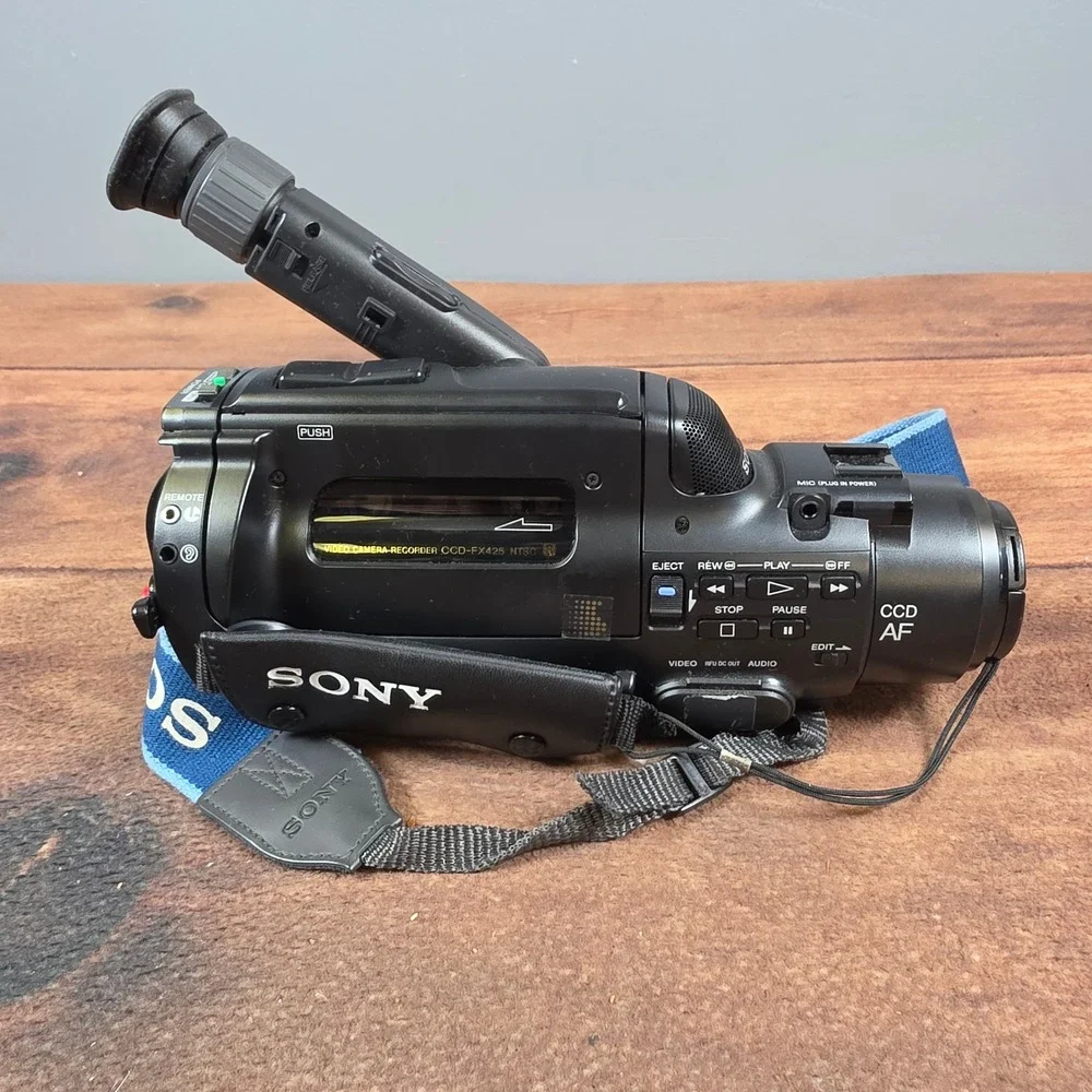 Sony Camcorder CCD-FX425 NTSC Black Fair Parts Repair Video 8 Handycam Bundle